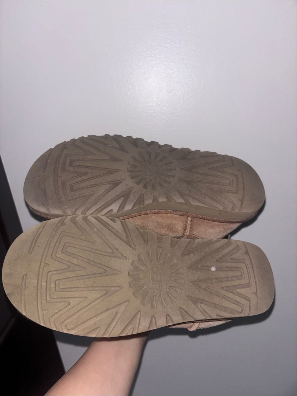 Chestnut tan UGGS SIZE 7 women - Picture 5 of 6